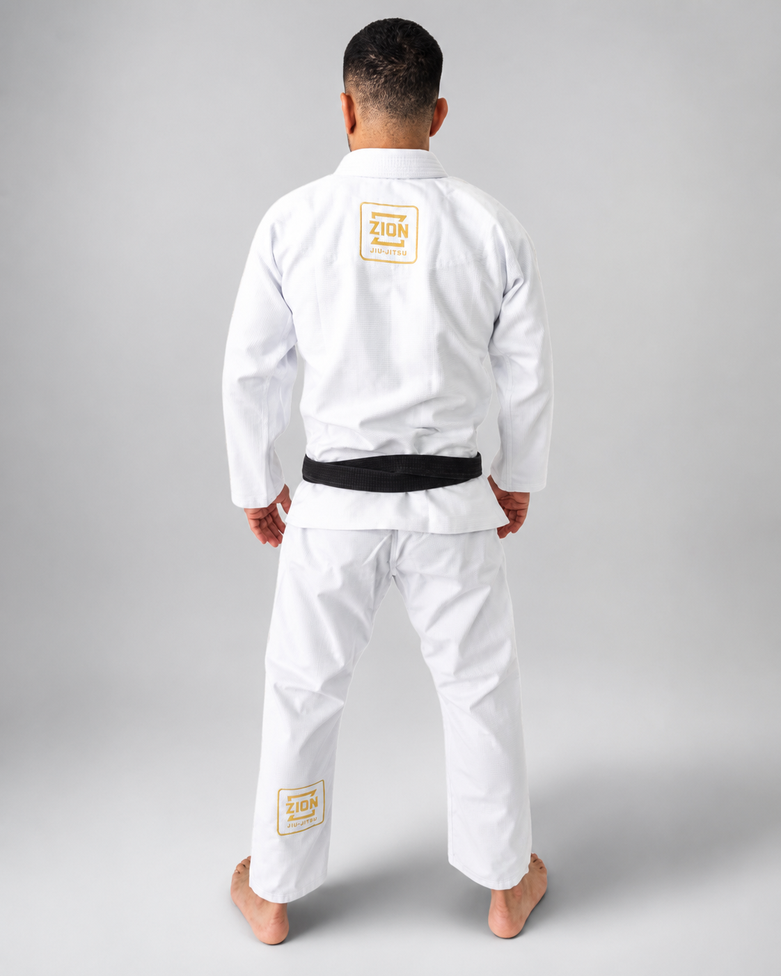 Kimono oficial Zion Jiu-Jitsu em estúdio, vista traseira