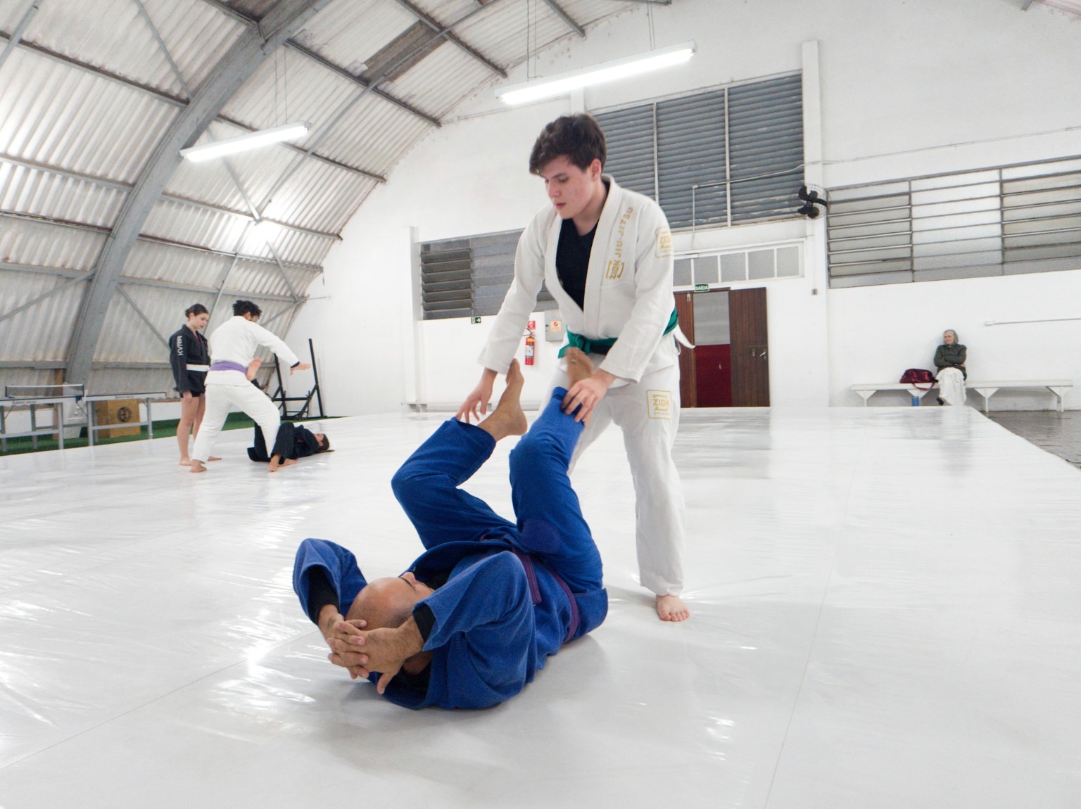 Treino de Jiu-Jitsu juvenil e adulto na unidade Guarapiranga