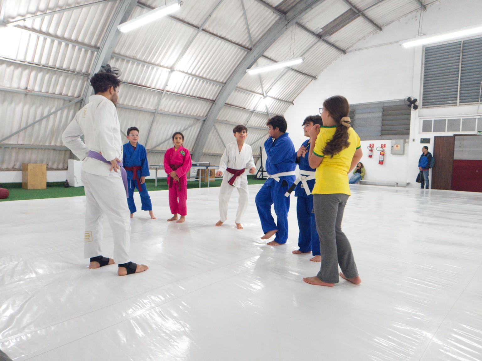 Grupo de alunos durante treino na unidade Guarapiranga
