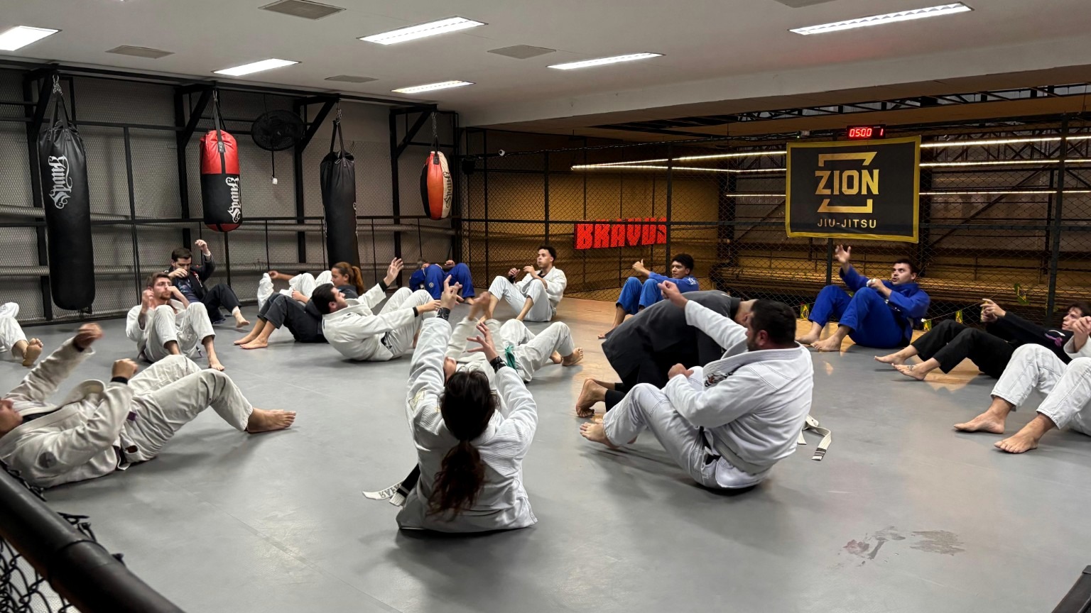 Treino em grupo na unidade Santo Amaro da Zion Jiu-Jitsu