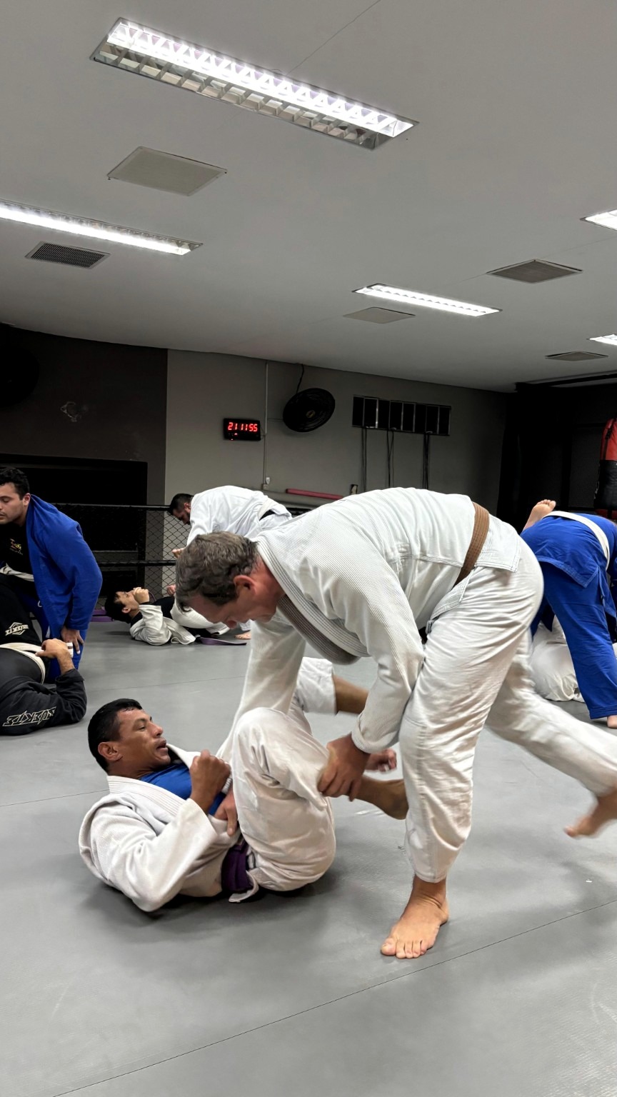Treino técnico de jiu-jitsu na unidade Santo Amaro